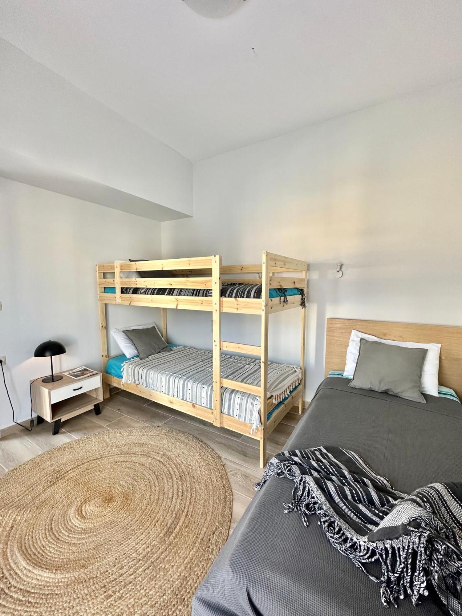 Exquisite 4-bedroom Prestige Apartment *